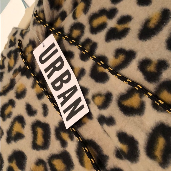 UNISEX UO FLEECE LEOPARD HOODED PULLOVER - Picture 8 of 15